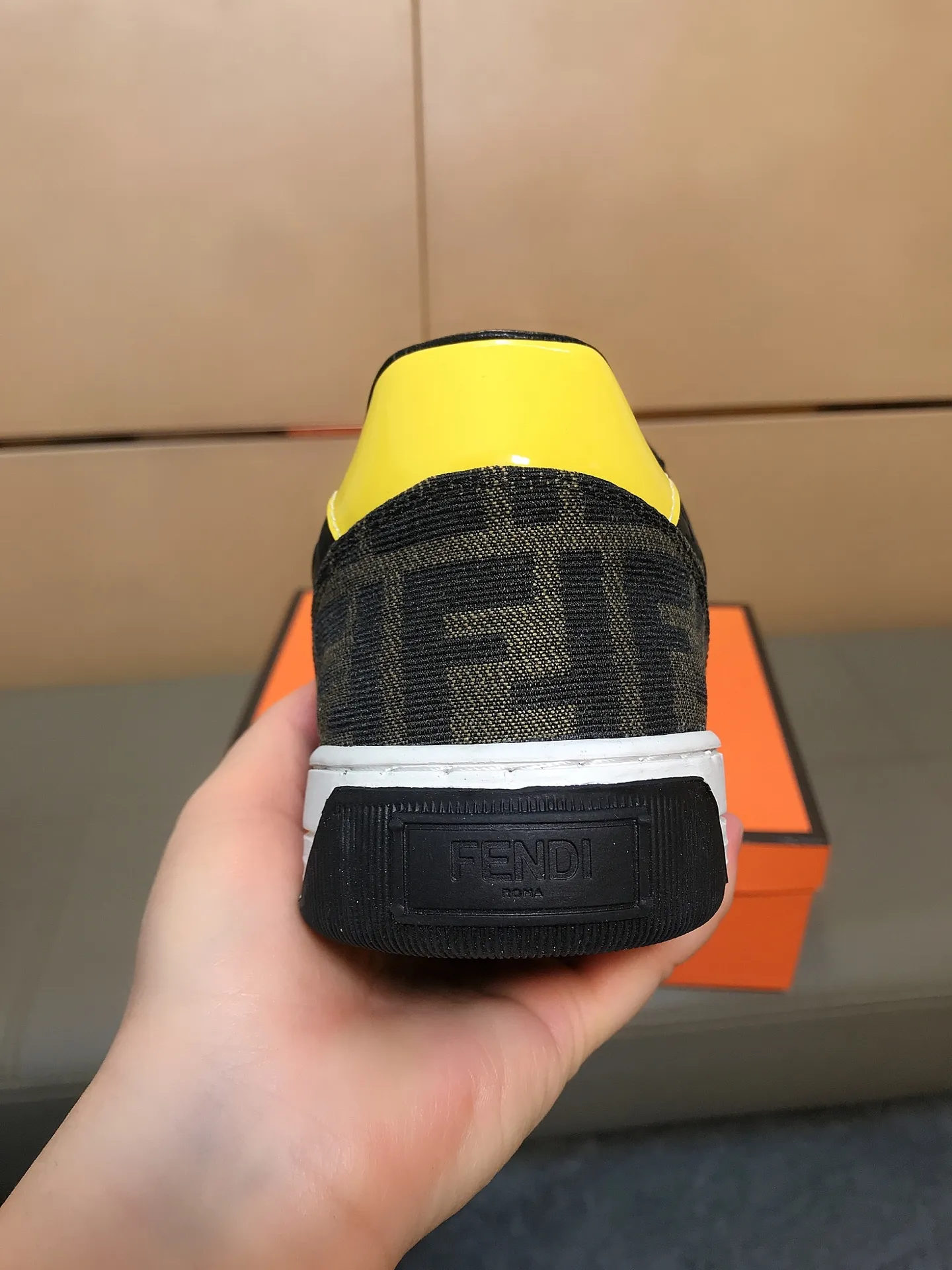 Ex-factory price 400 👟👟💎Fendi [Fendi] men's new high-top casual shoes are on the market 🔥The shoe body is made of brand-specific embossed leather, sheepskin lining, breathable and does not cover the feet! Fashionable casual shoes 🙈Non-slip and wear-resistant outsole👣 Standard size 38-44